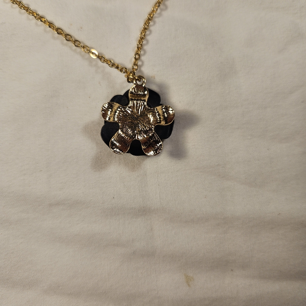 Black Rose Pendant On Gold Toned Necklace 22in Whimsigoth - Picture 6 of 8